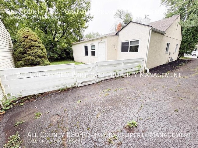 Building Photo - 417 S Hampton Rd