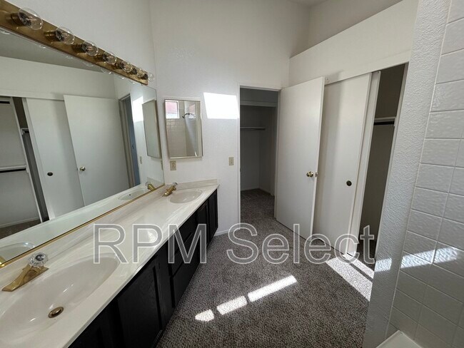 Building Photo - 4956 Villa Royale Way