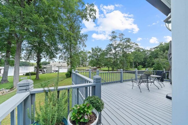 Building Photo - 105 Sportsman Cir NE