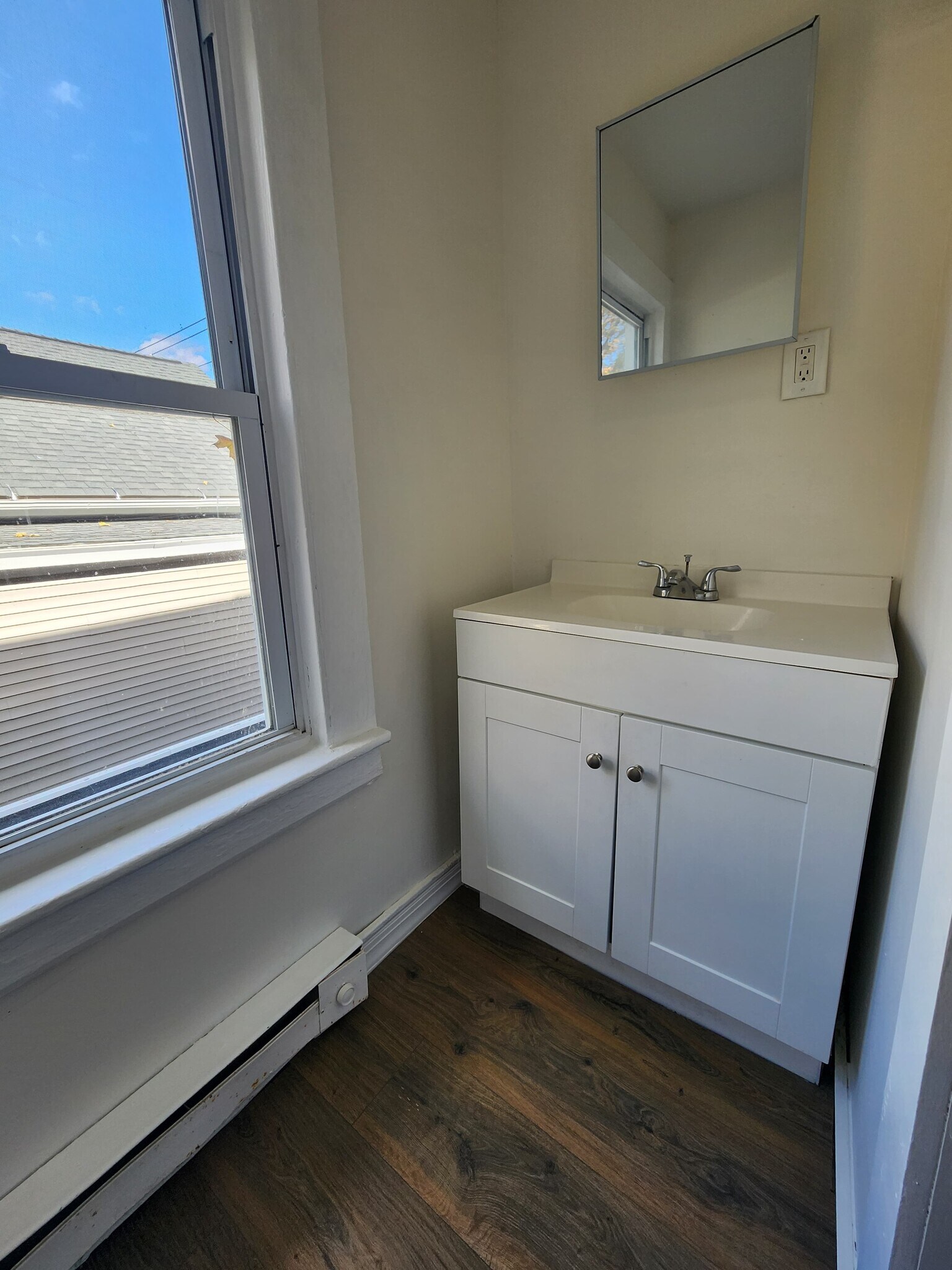 Building Photo - 135 Willow St