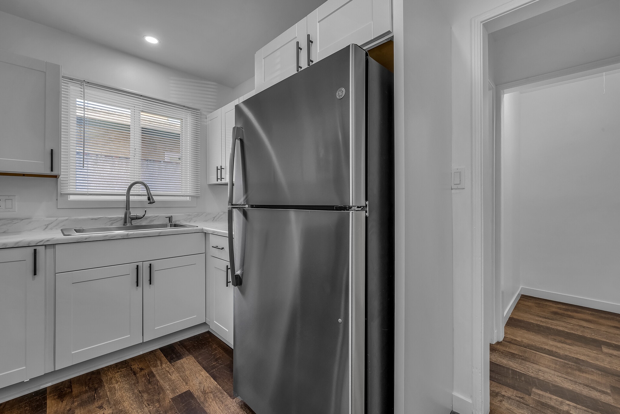 Kitchen - 905 Manhattan Beach Blvd