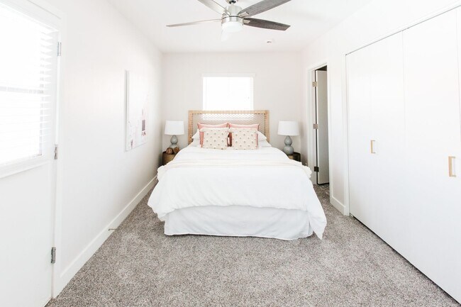 Building Photo - Stunning Remodel near Old Town!