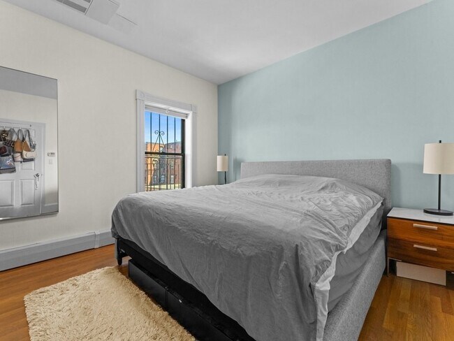 Building Photo - 435 Marlborough St