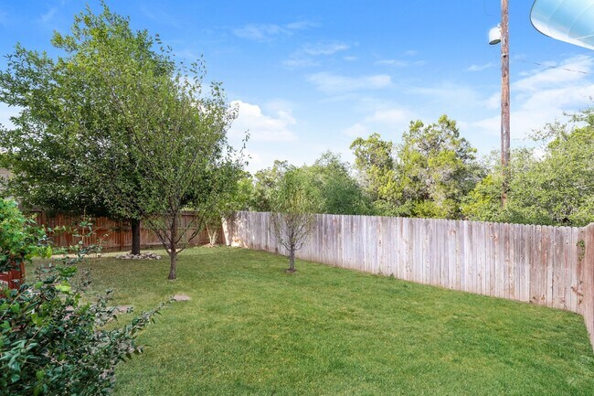 Building Photo - 24262 Invitation Oak