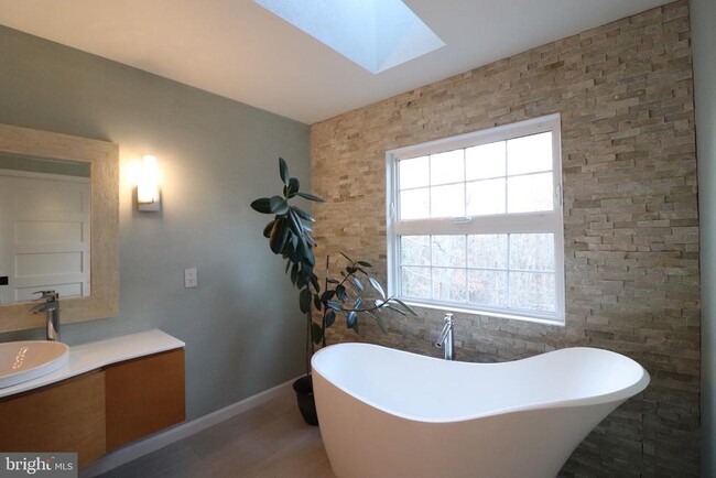 Building Photo - 13172 Ashnut Ln