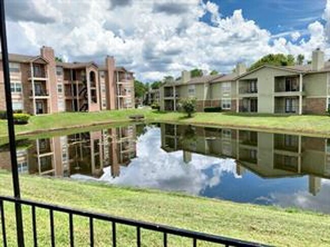 Building Photo - 2550 N Alafaya Trail