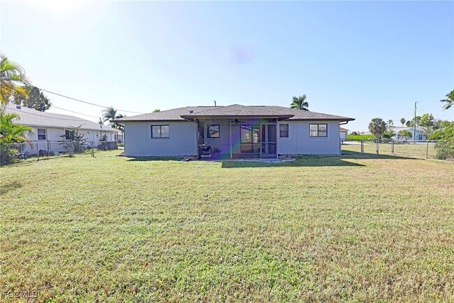 Building Photo - 629 SW Santa Barbara Pl