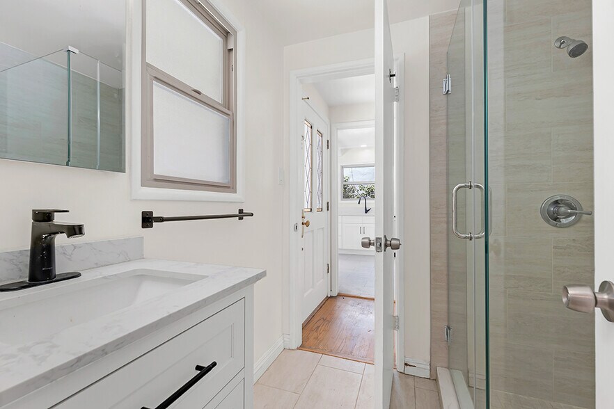 Building Photo - 4850 Excelente Dr