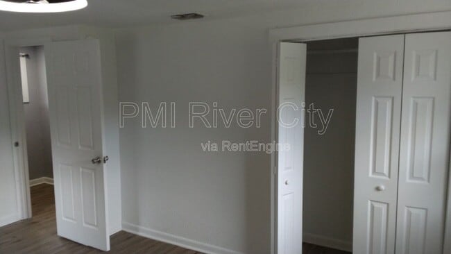 Building Photo - 8136 Siskin Ave