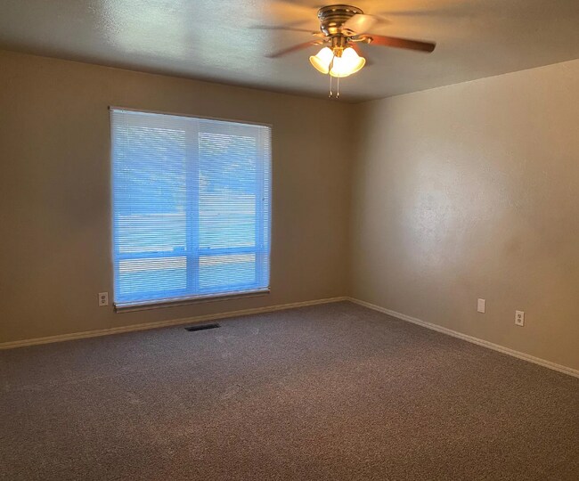 Building Photo - 3000 Rosewood Ln