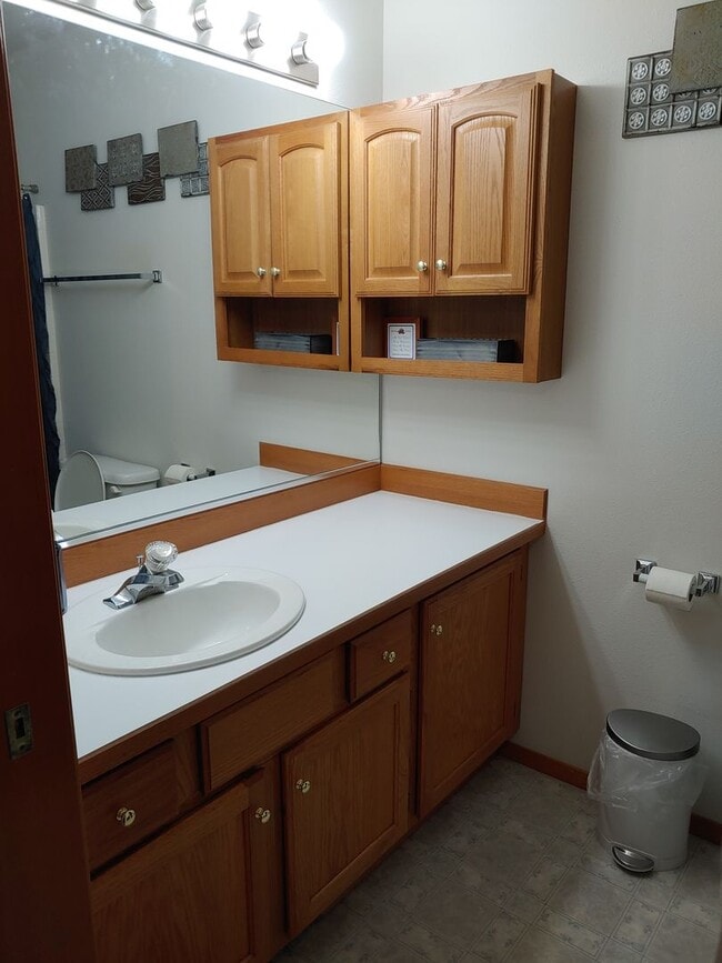 Building Photo - "Welcome to the fully furnished rancher wi...