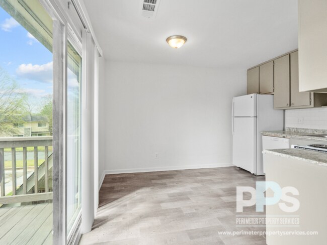 Building Photo - 1510-1512-1514 Pine Log Road