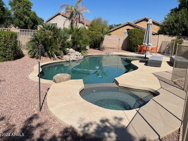 Building Photo - 722 W Canary Way