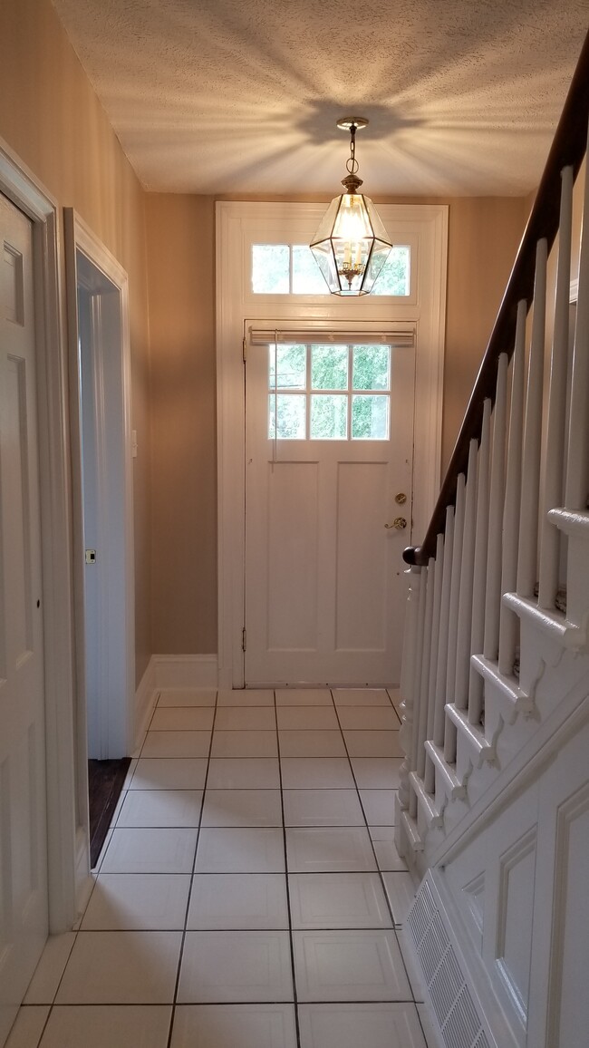 Front Foyer - 2785 Beaver Grade Rd