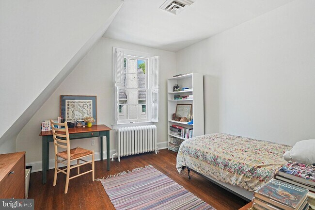 Building Photo - 3612 Albemarle St NW