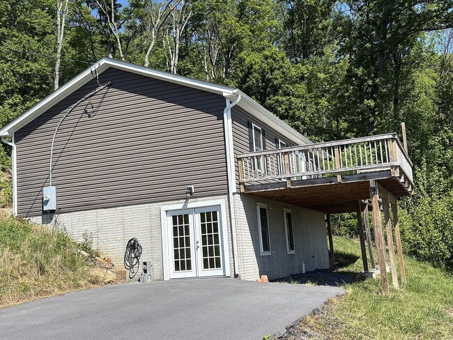 Building Photo - SINGLE FAMILY HOME