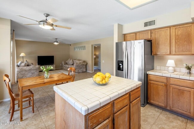 Building Photo - 9012 E Sutton Dr