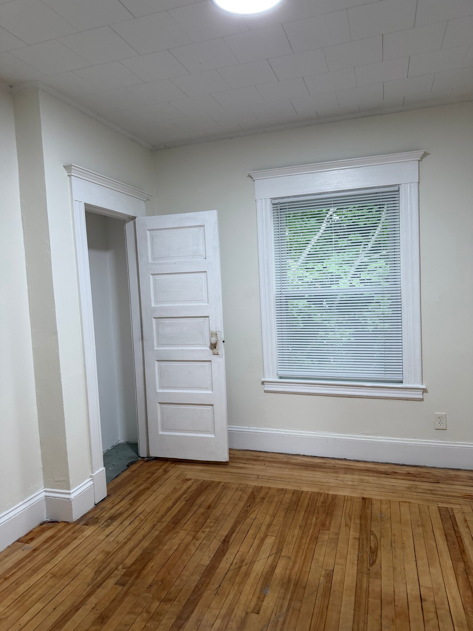Room 1 - 677 Westford St