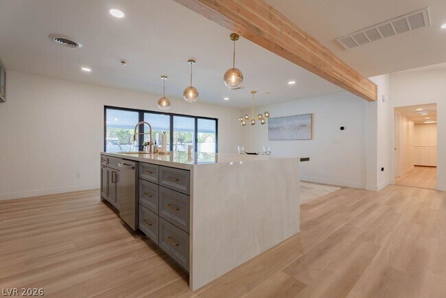 Building Photo - 2106 W Oakey Blvd