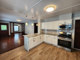 Building Photo - 260 Tennyson Ave