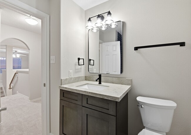 Building Photo - 25542 Saddlebrook Village Dr