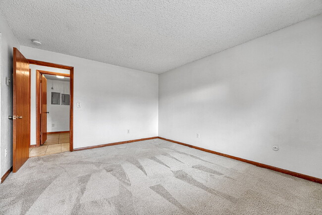 Building Photo - $1,245.95, 1 bed, 1 bath, garden level Condo with Washer/Dryer