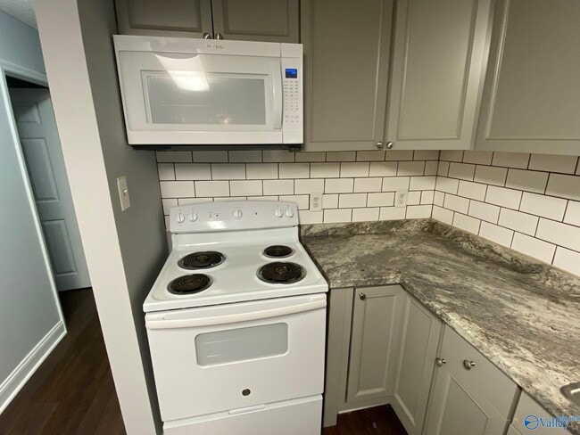 Building Photo - 2940 Hood Rd SW