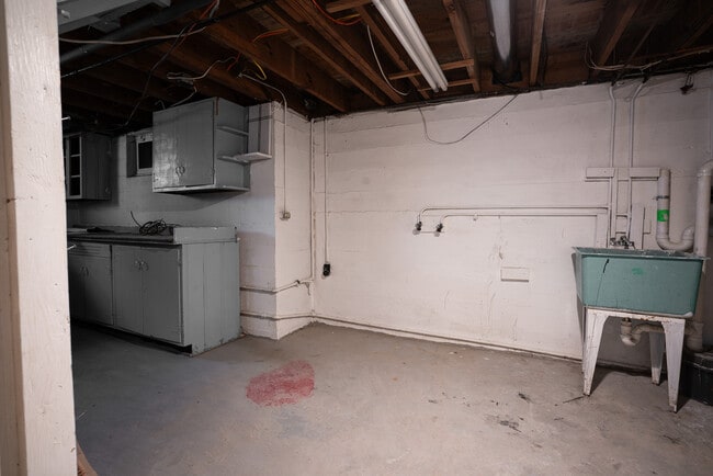 Building Photo - 218 Bramton Rd