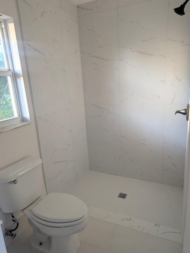 Building Photo - 819 Cindy Cir Ln