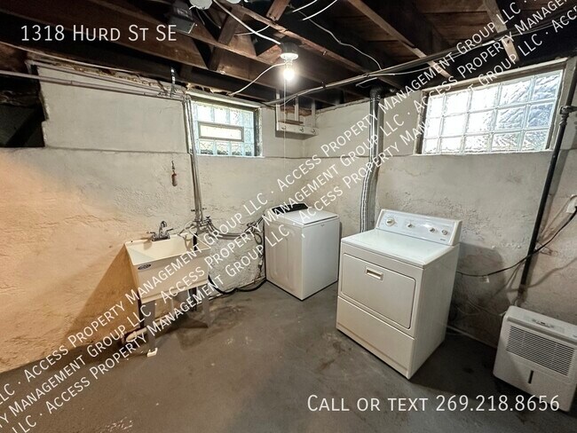 Building Photo - Eastown Three Bedroom Clean Home