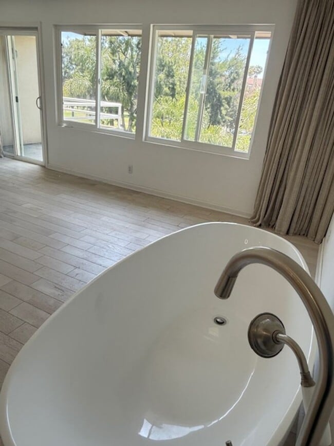 Building Photo - Unique Condo in Huntington Harbor