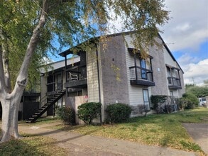 Building Photo - 12615 Brookglade Cir