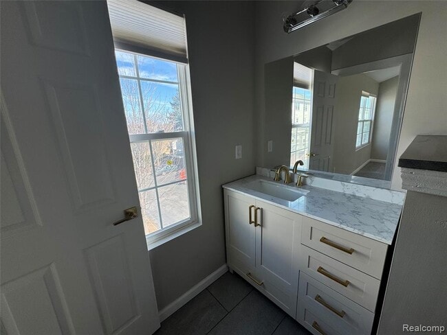 Building Photo - 115 Georgetown Square N