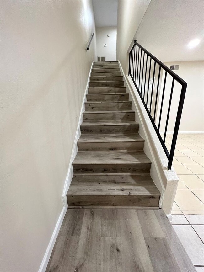 Building Photo - 2130 Greenbriar Colony Dr