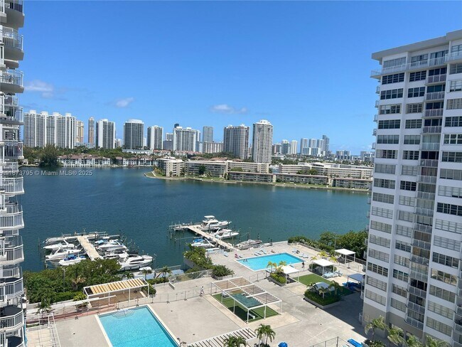 Primary Photo - 18051 Biscayne Blvd