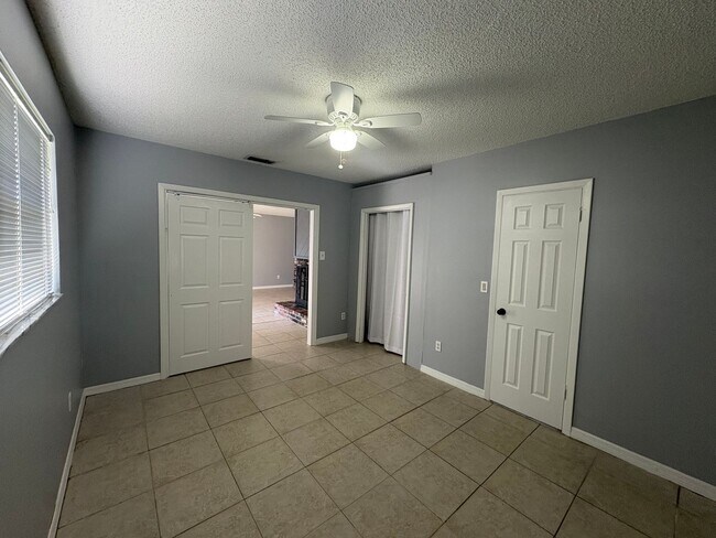 Building Photo - Cozy, Updated, and Move-in Ready 3/2/1