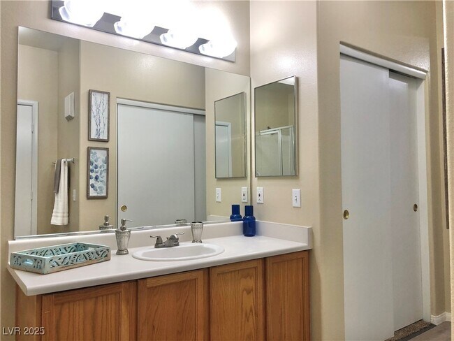 Building Photo - 701 Peachy Canyon Cir