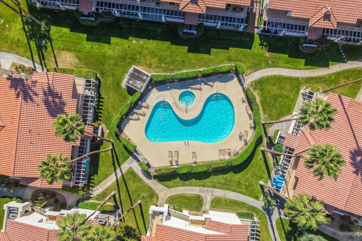 Building Photo - 2701 E Mesquite Ave