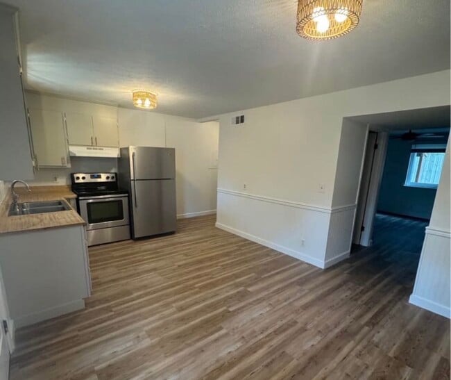 Building Photo - 1825 Flagg Ave