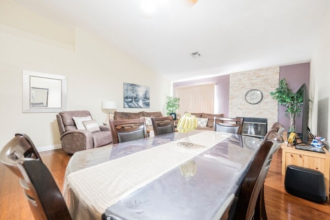 Building Photo - Summerlin - Single Story Townhome -