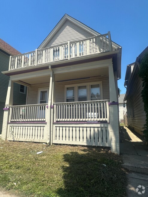 Building Photo - 824 E Wright St