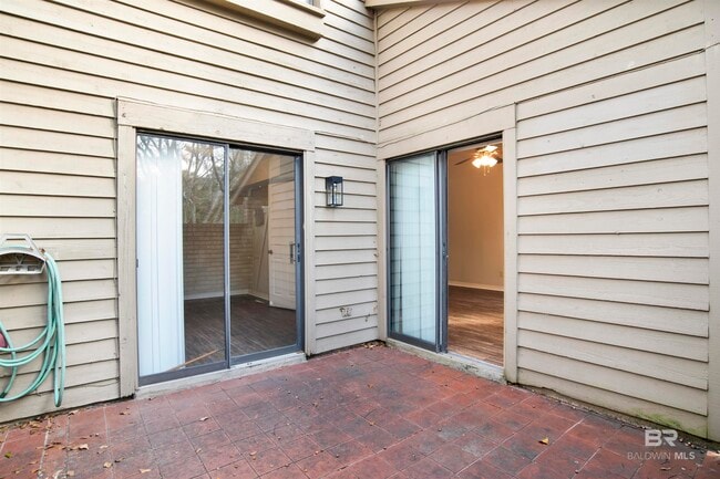 Building Photo - 200 Parma Dr