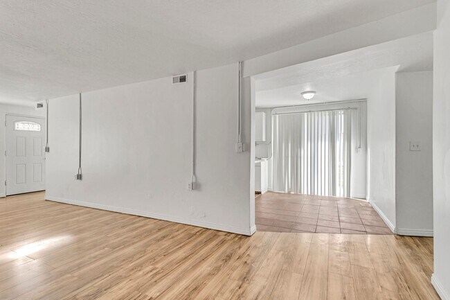 Building Photo - 13413 Minuteman Dr