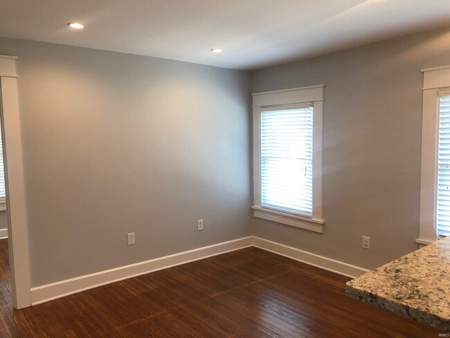 Building Photo - 729 E Hunter Ave