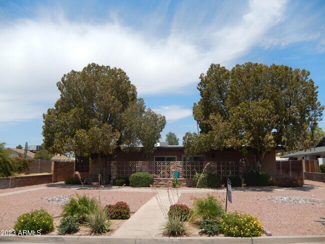 Primary Photo - 3618 E Montecito Ave