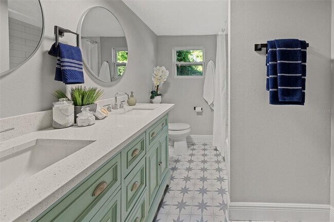 Building Photo - 1606 E Osborne Ave