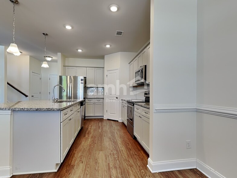 Building Photo - 243 Dogwood Cir