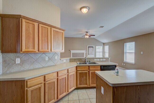 Building Photo - 25206 Pepper Ridge Ln
