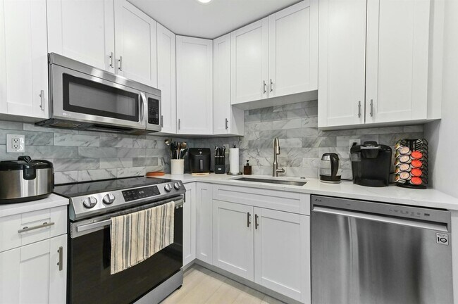 Building Photo - 279 Normandy Ln