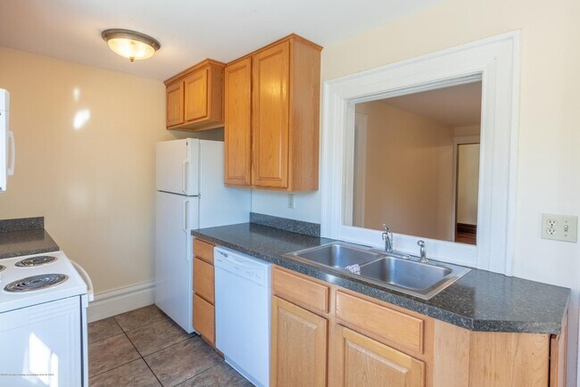 Kitchen - 229 S Bingham St
